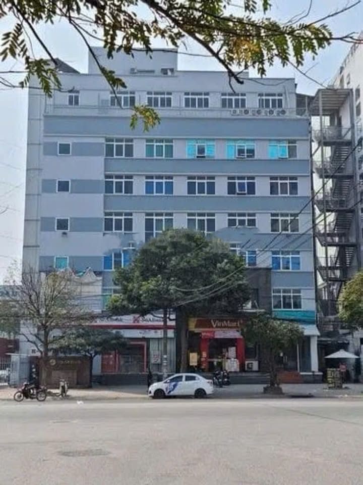 Cho thuê tòa nhà 8 tầng mặt phố Tân Mai, Hoàng Mai, 1800m² - Vị trí đắc địa gần Bệnh viện