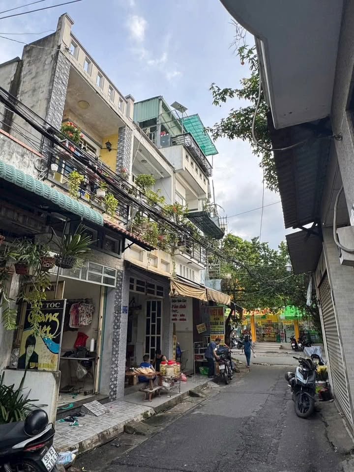 Nhà mặt tiền chợ Linh Xuân Thủ Đức 60m² giá 3 tỷ - Kinh doanh thuận lợi!