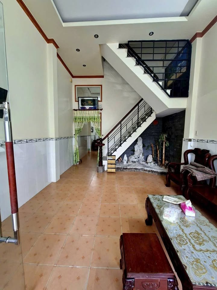 Nhà 1 trệt 2 lầu phường 5 Cà Mau 55m² giá 2.4 tỷ - Bán gấp, tặng nội thất!