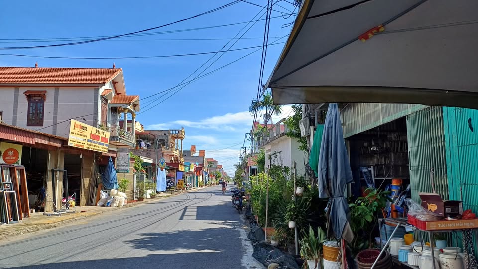 Nhà 2 tầng mặt tiền đường Trục Bưu Điện, xã Rạng Đông - Giá chỉ 3 tỷ