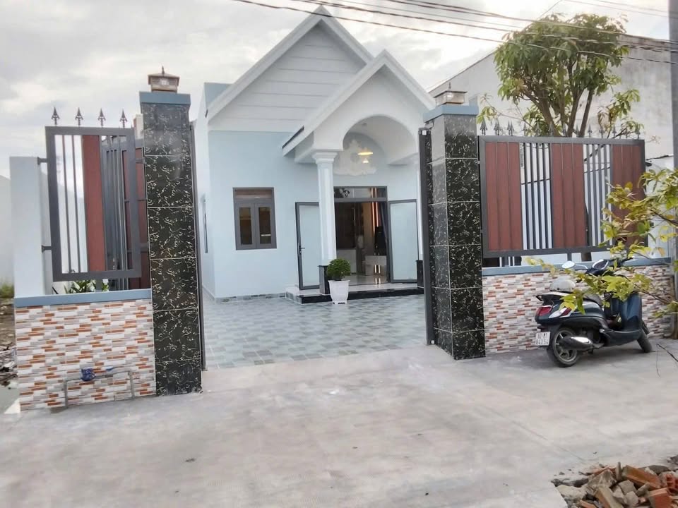 Nhà mái thái 300m² tại Long Thượng, Cần Giuộc - Sẵn sàng vào ở chỉ 3.5 tỷ!