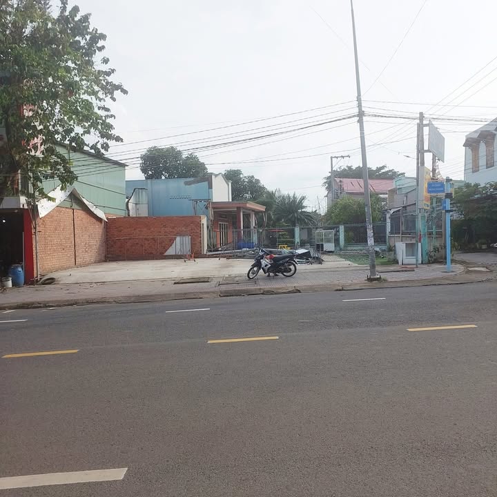 Mặt bằng kinh doanh 2 mặt tiền Hùng Vương, 176m² chỉ 12 triệu/tháng - Đầu tư sinh lời ngay!