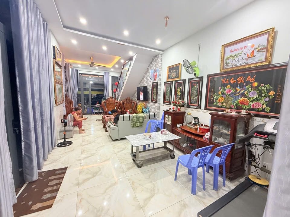 Nhà 4 tầng mặt tiền đường Lê Thị Hoa, Thủ Đức - 106m² giá 8.5 tỷ - Cơ hội đầu tư tuyệt vời!