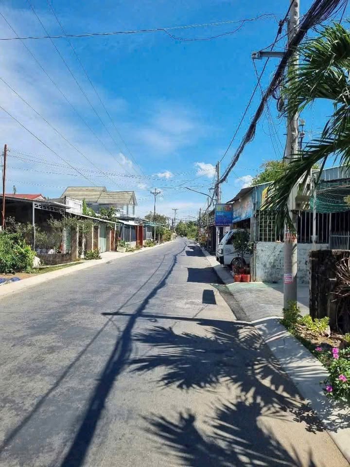 Nhà mặt tiền đường nhựa Phú Khương, Bến Tre 375m² giá 3.5 tỷ - Cơ hội đầu tư tuyệt vời!