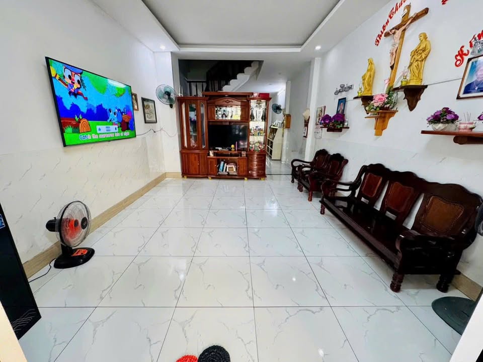 Nhà 1 trệt 1 lầu Tương Bình Hiệp Thủ Dầu Một 148m² giá 2.55 tỷ - Sân ô tô thoải mái!