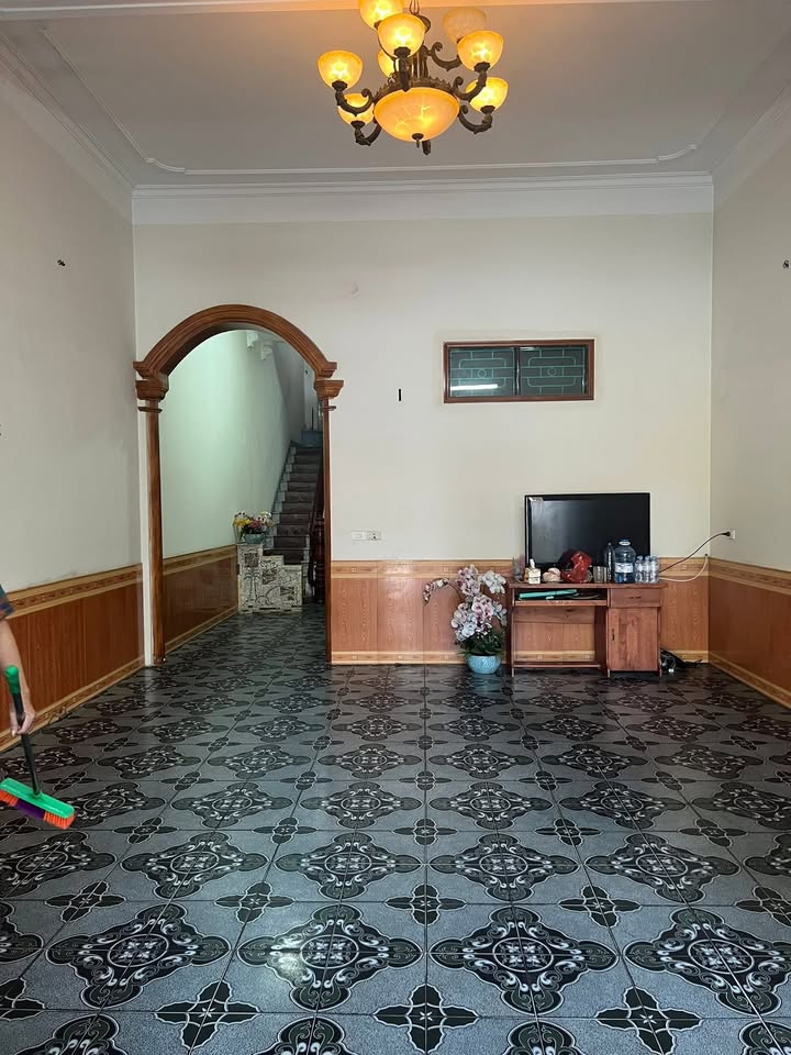 Nhà 2 tầng cho thuê tại Nguyễn Cảnh Hoan, Vinh 110m² giá 8 triệu - Phù hợp ở và kinh doanh