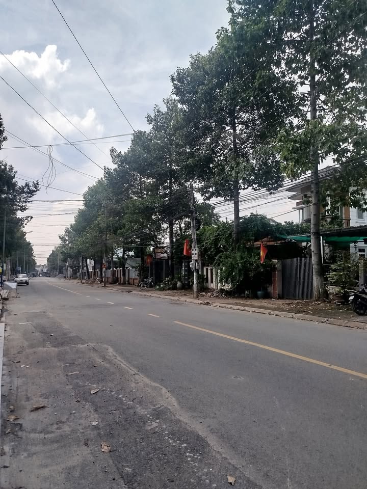 Nhà mặt tiền đường Nguyễn Thị Minh Khai, Dĩ An 72m² giá 6 tỷ - Vị trí kinh doanh sầm uất!