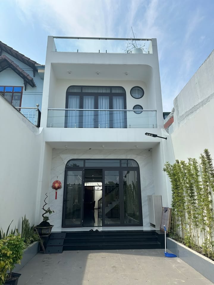 Nhà 2 tầng mặt tiền DT743, phường Đông Hòa, 128m² - Đầu tư sinh lời, thu nhập 13 triệu/tháng!