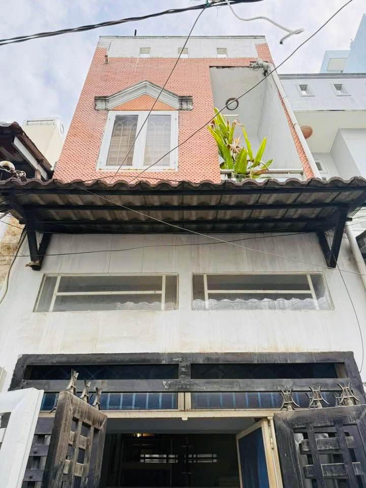 Nhà Gò Vấp 25m² giá 4.49 tỷ - Vị trí đẹp, kinh doanh thuận lợi!