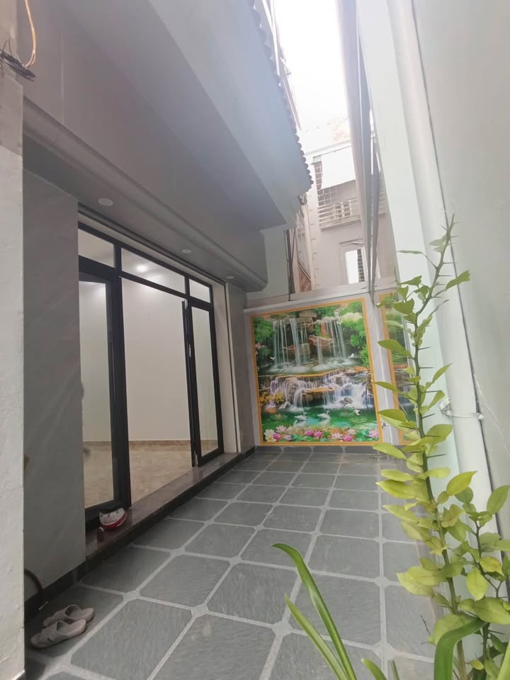 Nhà cho thuê 3 tầng Miếu Hai Xã 100m² giá 8 triệu - Không gian sống lý tưởng!