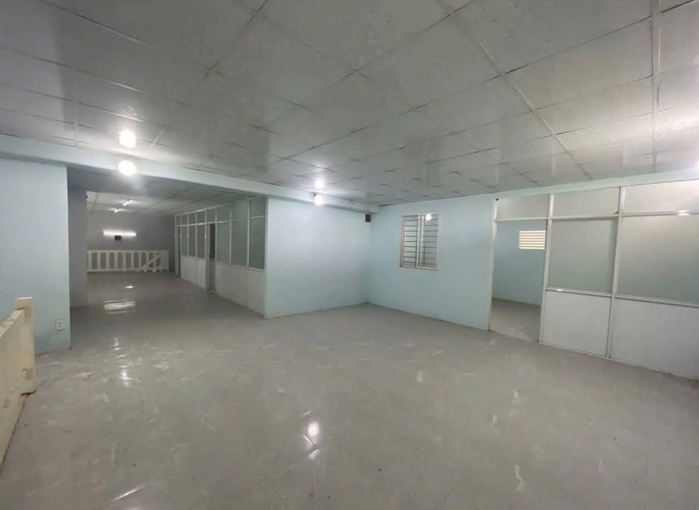 Nhà xưởng liền kề Bến Lức 850m² giá 6.5 tỷ - Thích hợp kinh doanh ngay!