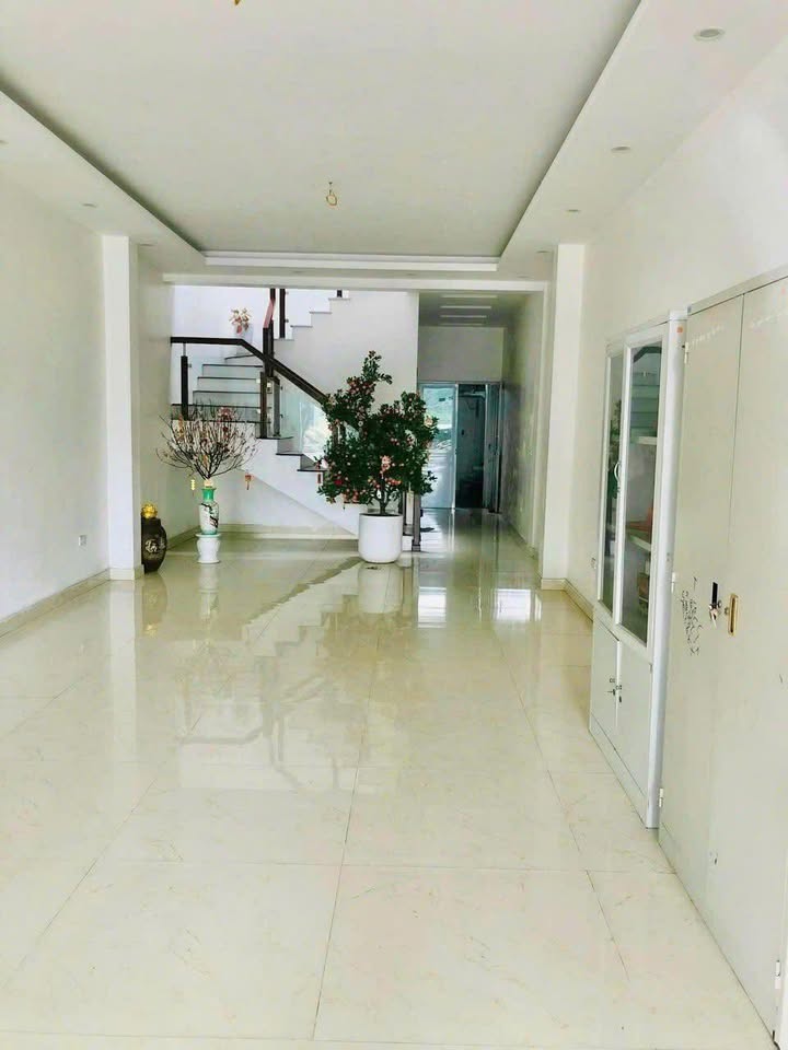 Nhà 2 tầng cho thuê mặt tiền đường Mai Hắc Đế, 100m², chỉ 15 triệu/tháng!