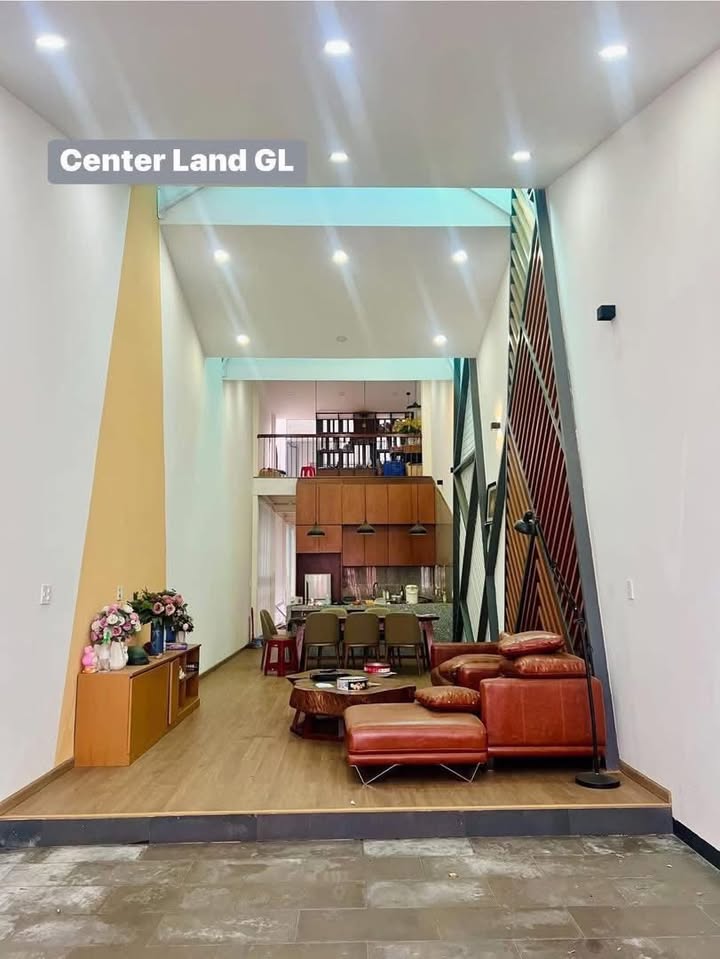 Nhà mặt tiền Nguyễn Đức Cảnh, Phường Hoa Lư, 136m² giá 3 tỷ - Thiết kế hiện đại, sẵn sàng ở!