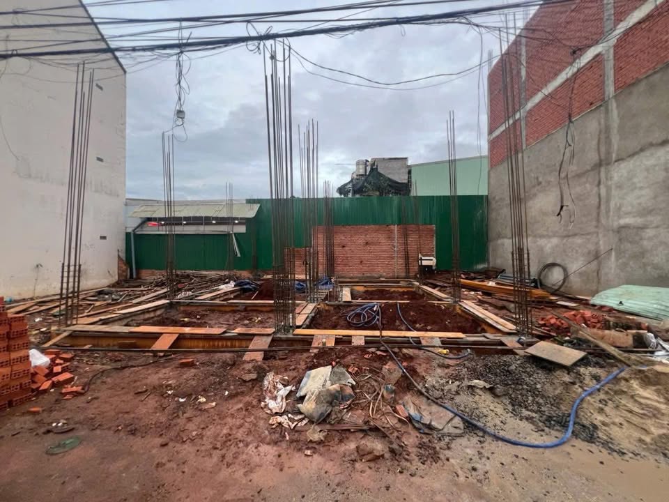 Bán nhà 4 tầng mặt tiền Phạm Hùng, Buôn Ma Thuột - Giá 7.6 tỷ - Đầu tư sinh lời!