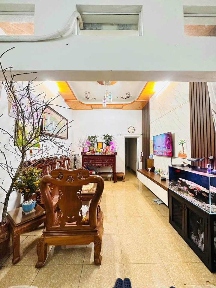 Nhà cấp 4 mặt ngõ Đinh Văn Tả 100m² giá 2 tỷ - Sẵn sàng vào ở ngay!