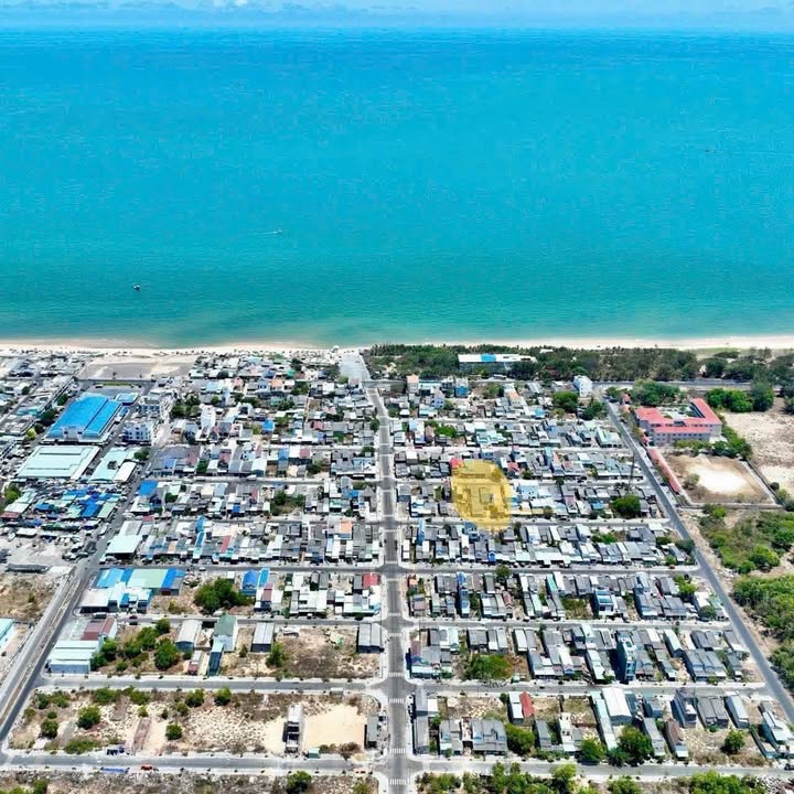 Nhà 1 Trệt 1 Lầu Đường Trần Văn Mầu, Đất Đỏ, 160m² giá 7.5 tỷ - Cách bãi tắm chỉ 300m!