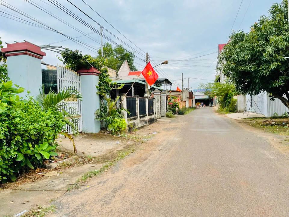 Đất + Nhà đẹp Hoà Hiệp, Xuyên Mộc 523m² giá 1.65 tỷ - Sân rộng đậu xe thoải mái!