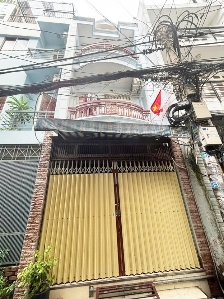 Nhà cho thuê nguyên căn Cách Mạng Tháng 8, Q.3 - 4 phòng ngủ chỉ 16 triệu