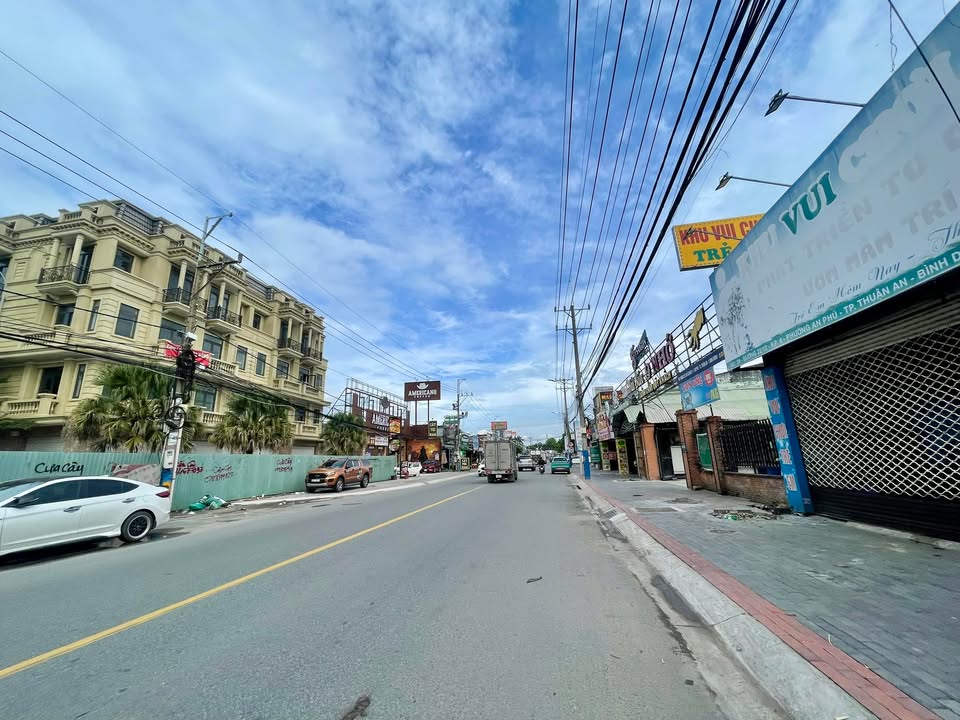 Mặt bằng góc 2 mặt tiền đường 22/12, Thuận An 300m² - Giá thuê chỉ 50 triệu!