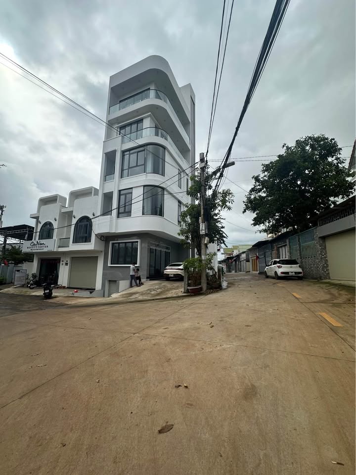 Nhà mặt tiền Săm Bram, phường Ea Kao, 290m² giá 6.9 tỷ - Vị trí đắc địa, tiềm năng phát triển!