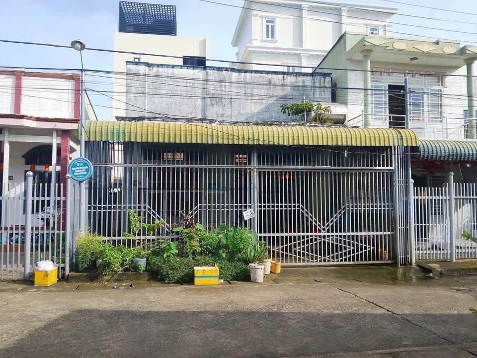 Nhà phố Phú Lợi, Định Quán 204m² giá 3 tỷ - Gần chợ và trường học!