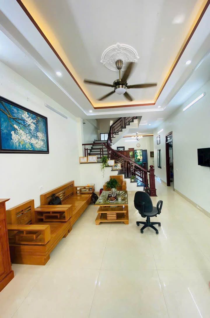 Bán biệt thự Vạn Hoà 138m² giá 2.35 tỷ - Full nội thất, gần cầu Phú Thịnh!