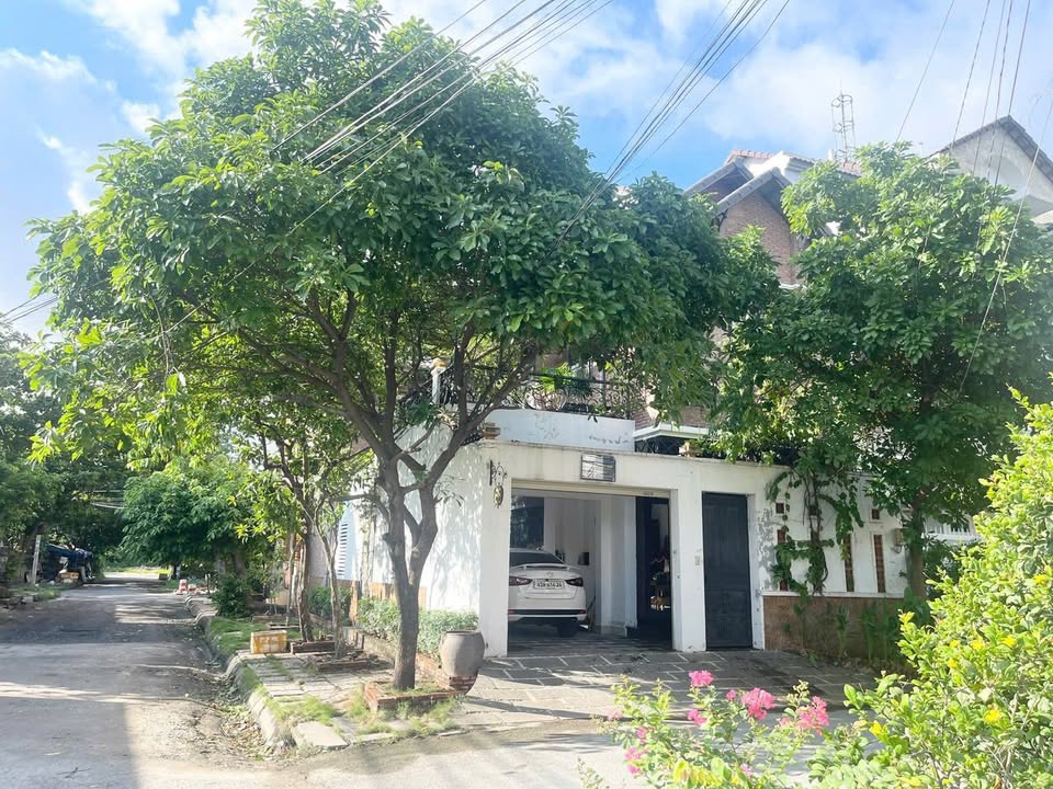 Bán nhà 2 mặt tiền khu Bên Sông Hiệp Bình Chánh 120m² giá 16.5 tỷ - Căn góc đẹp!