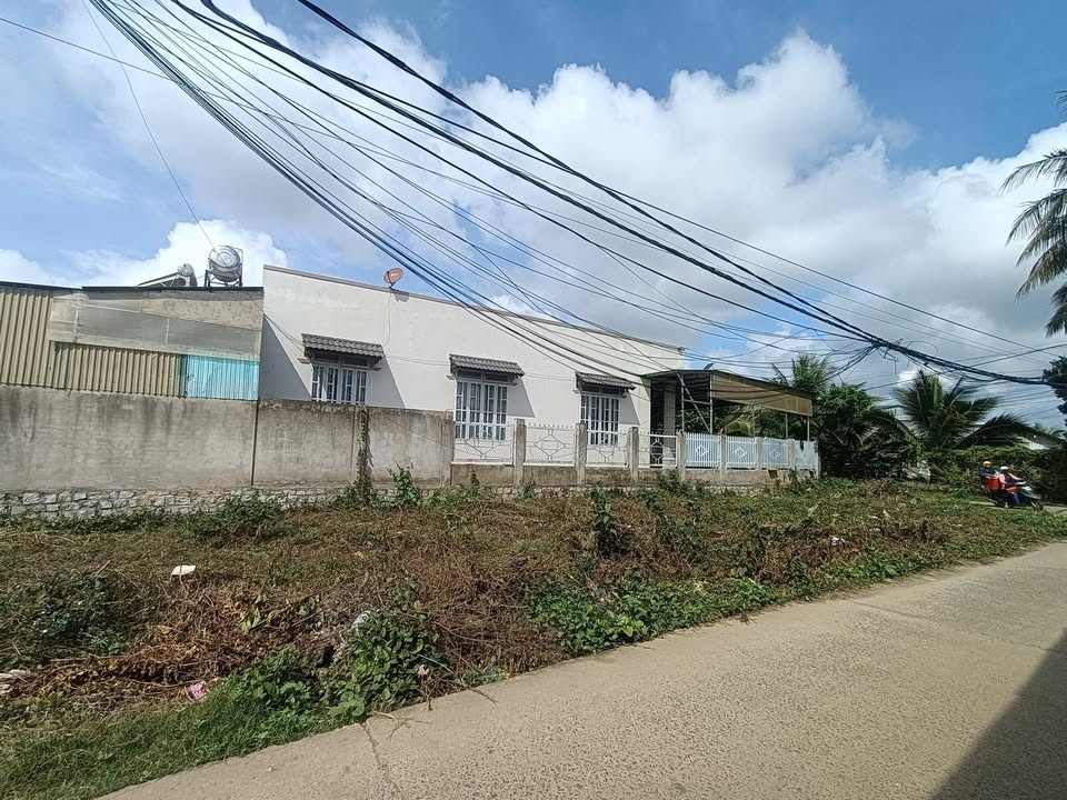 Đất nền Đinh Văn 3900m² giá 1.8 tỷ - Mặt tiền đường bê tông rộng rãi!