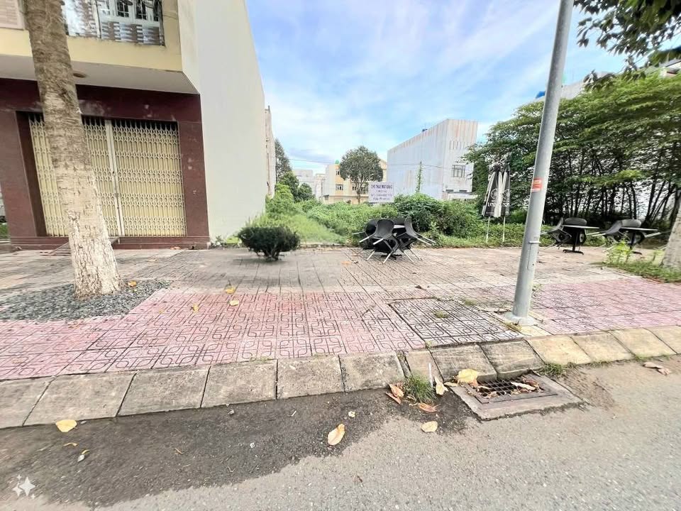 Nhà phố Trương Định Gò Công 112m² giá 3 tỷ - Vị trí đắc địa gần bờ kè!