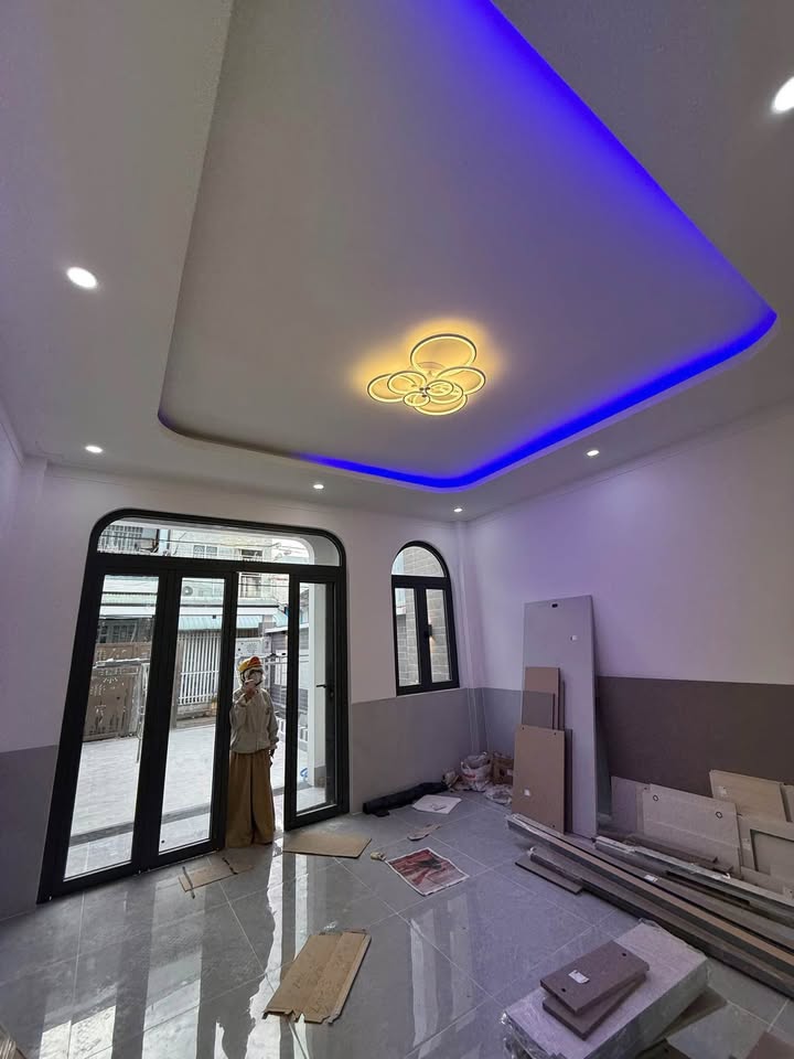 Nhà Phường 4 Vĩnh Long 159m² giá 2.29 tỷ - Sân đậu ô tô tiện lợi!