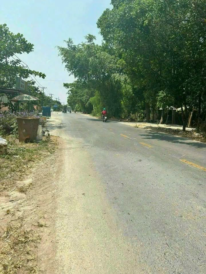 Đất nền mặt tiền đường Phạm Văn Hai, quận Bình Tân, 810m² giá 14.8 tỷ - Cơ hội đầu tư tuyệt vời!