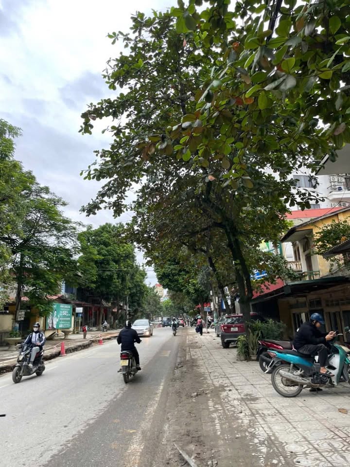 Nhà mặt phố Hùng Vương, Phú Thọ, 200m², giá 5.5 tỷ - Kinh doanh tuyệt vời!