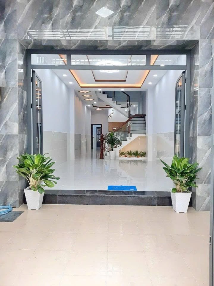 Nhà nguyên căn mặt tiền đường số Tân Quy, Quận 7, 88m² giá 22 triệu - Vị trí thuận tiện di chuyển!