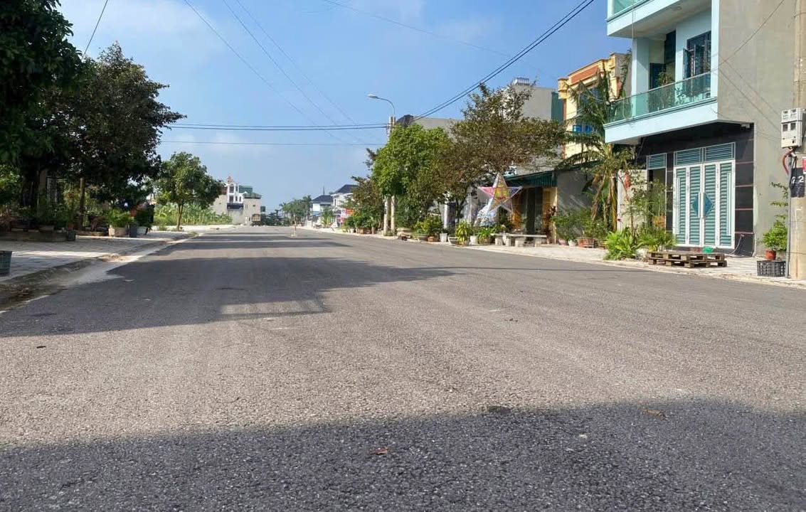 Lô đất Quảng Thịnh 116m² giá 1,9 tỷ - Sổ đỏ chính chủ, gần tiện ích!