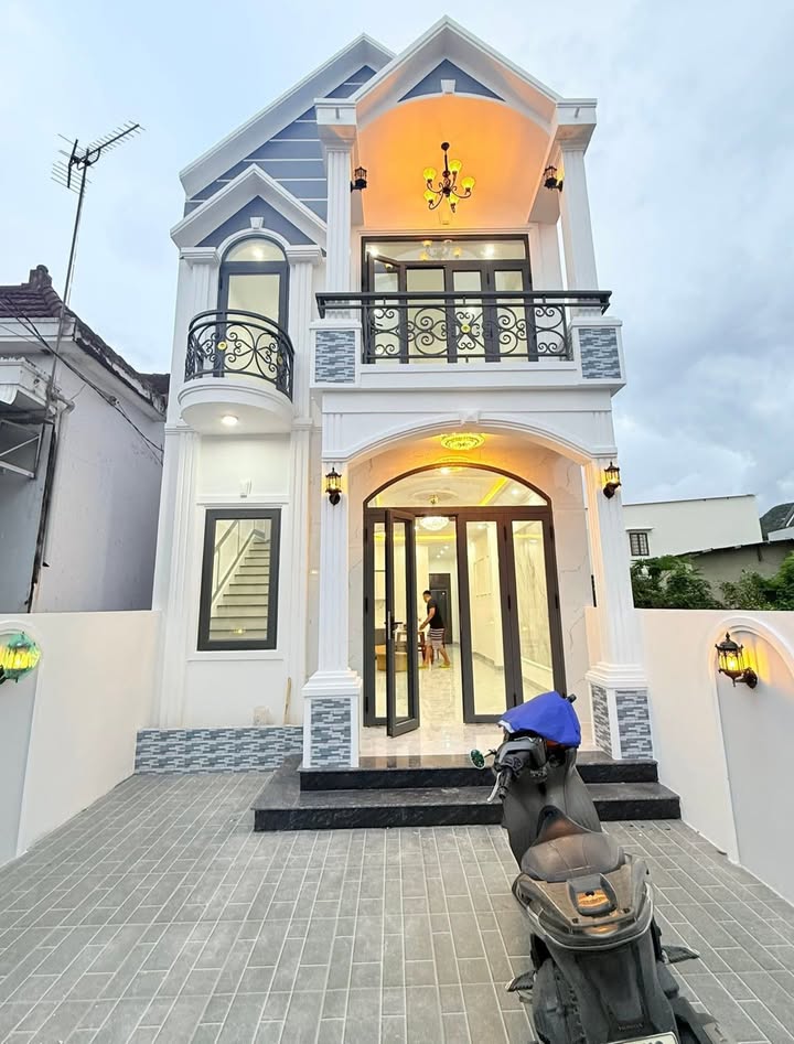 Nhà đẹp phường Bắc Nha Trang 106.2m² giá 3.4 tỷ - Thiết kế cổ điển sang trọng