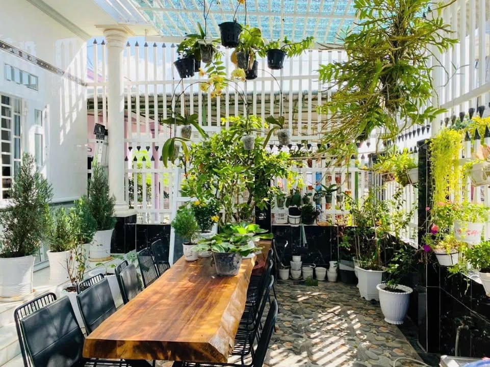 Nhà cho thuê mặt tiền đường Hồ Quang, 200m² - Tiện nghi đầy đủ, vào ở ngay!