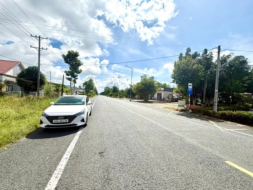 Đất 6000m² hai mặt tiền đường 922 và kênh đứng - Thích hợp làm kho xưởng!