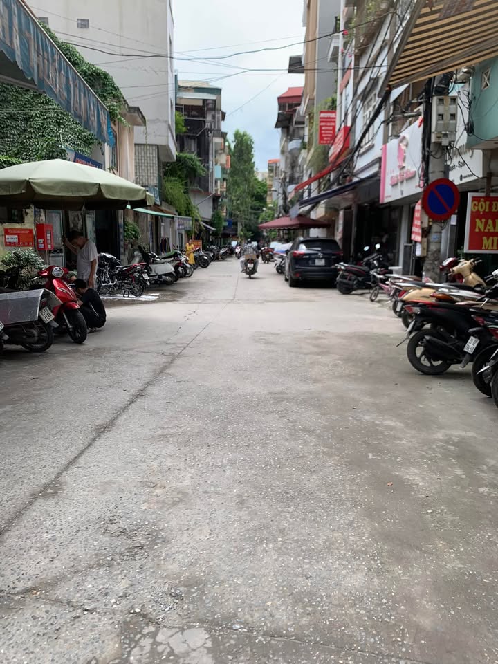 Biệt thự 4 tầng Thái Thịnh 90m² giá 16.2 tỷ - Ô tô vào nhà, nội thất sang trọng!