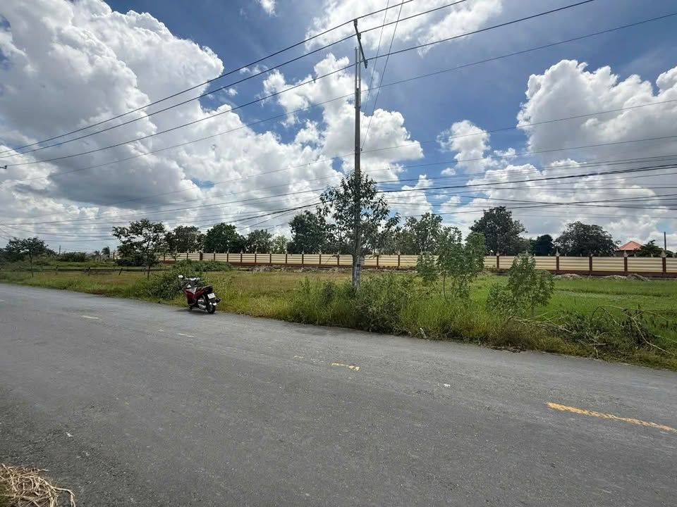 Đất mặt tiền Bàu Sen, Đức Hòa 205m² giá 2.3 tỷ - Cơ hội đầu tư tuyệt vời!