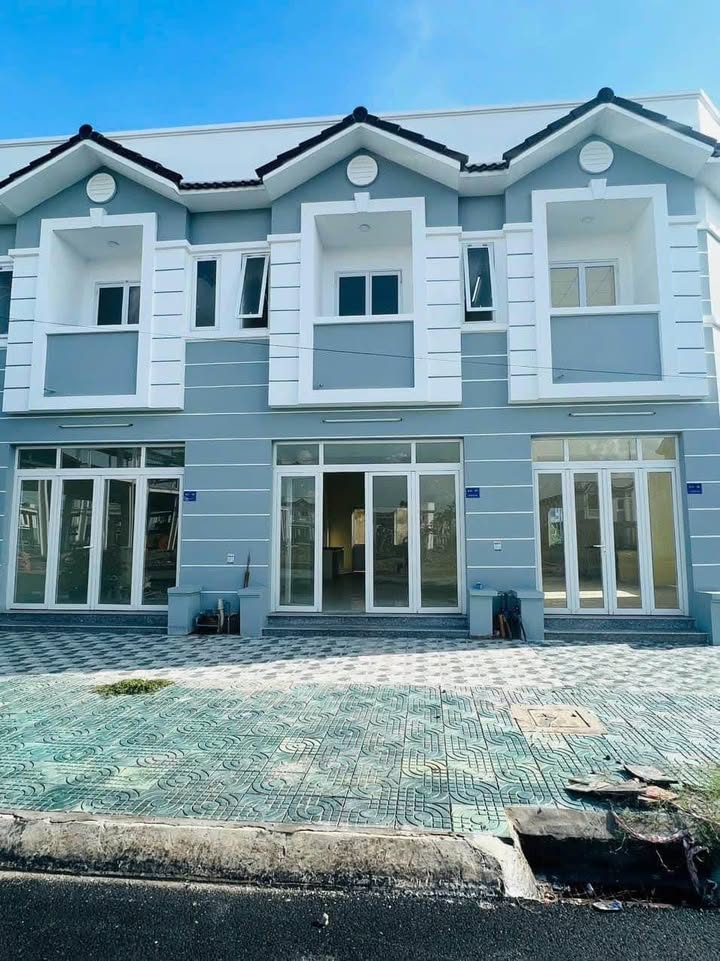 Bán gấp mặt tiền FrontHouse tại Chợ Mới P4, 71m² chỉ 1 tỷ - Nhà thông minh, sẵn sàng ở!