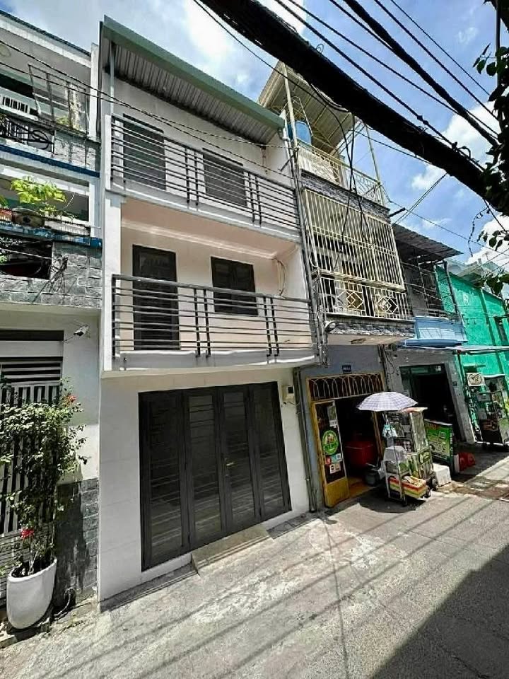 Nhà phố Tân Phú 13m² giá 2.1 tỷ - Chính chủ, mới vào ở ngay!