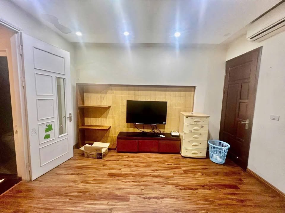 Nhà nguyên căn phố Bồ Đề, Long Biên 200m² giá 14 triệu - Full nội thất cao cấp, gần bệnh viện!