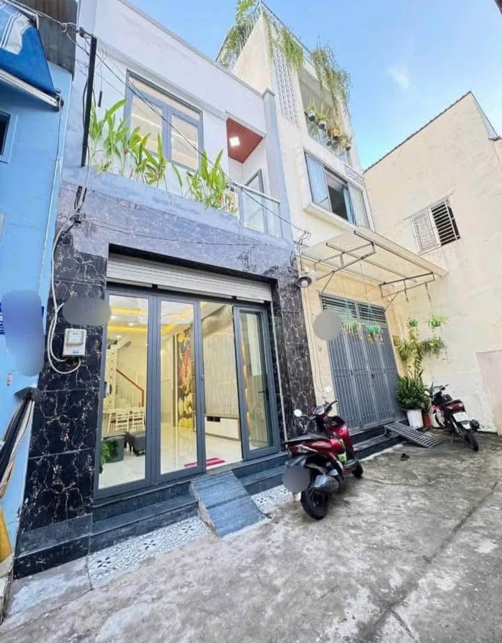 Nhà phố 1 Trệt 1 Lầu tại Bình Chánh 40m² giá 1.65 tỷ - Nhà mới hoàn công, tiện ích đầy đủ!