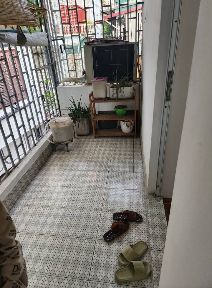 Căn hộ tập thể Đào Tấn Ba Đình 70m² giá 3.65 tỷ - Vị trí đắc địa, tiện ích đầy đủ!