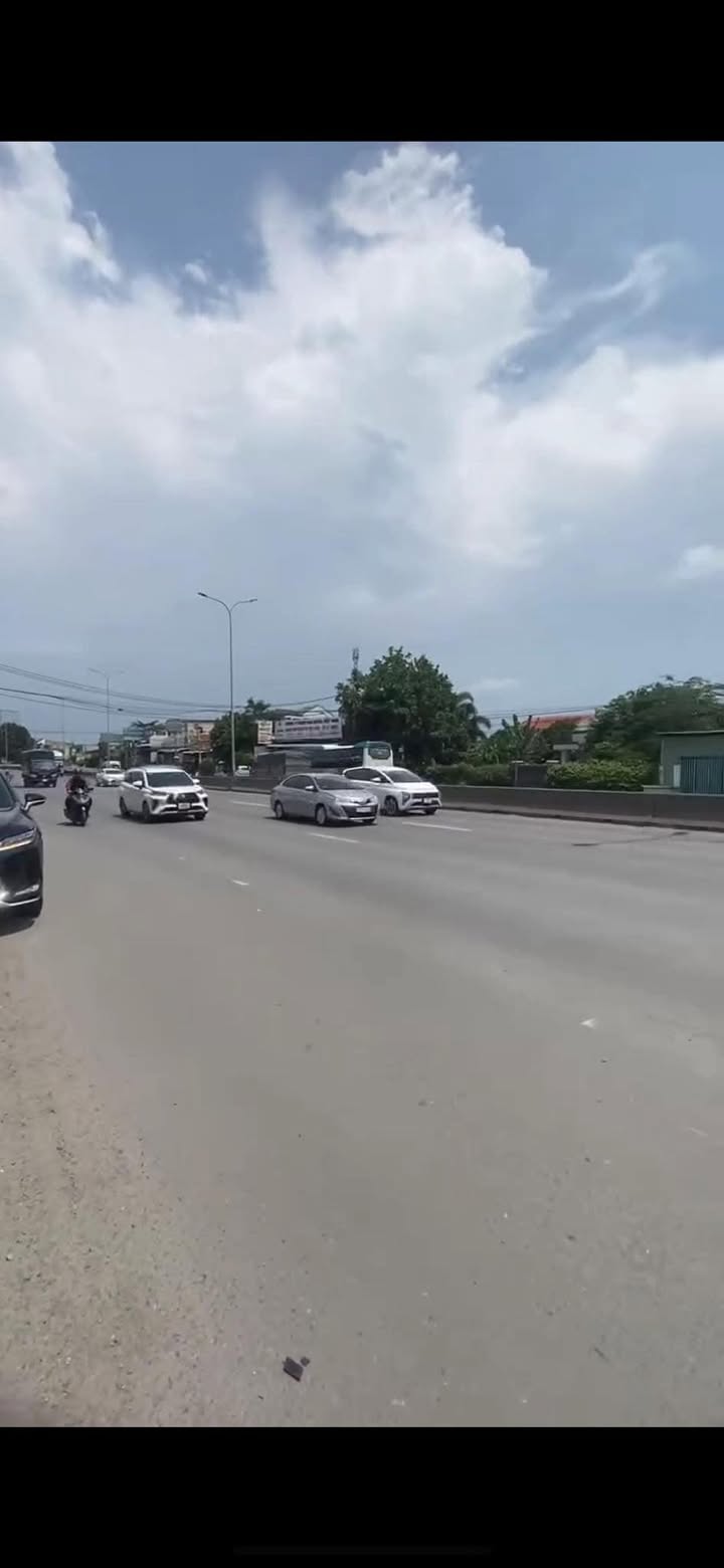 Nhà mặt tiền Quốc lộ 51, phường Phước Tân, 180m² giá 4 tỷ - Kinh doanh tốt!