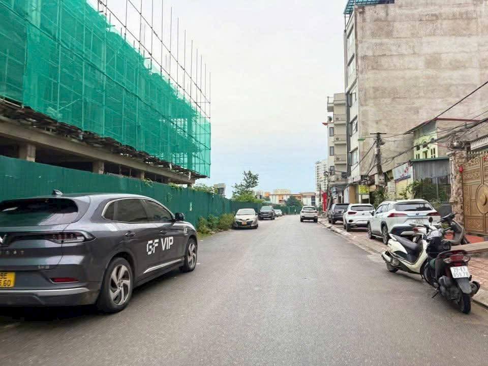 Đất Bồ Đề Long Biên 40m² giá 5.45 tỷ - Sẵn sổ đỏ, cho thuê 6 triệu/tháng!