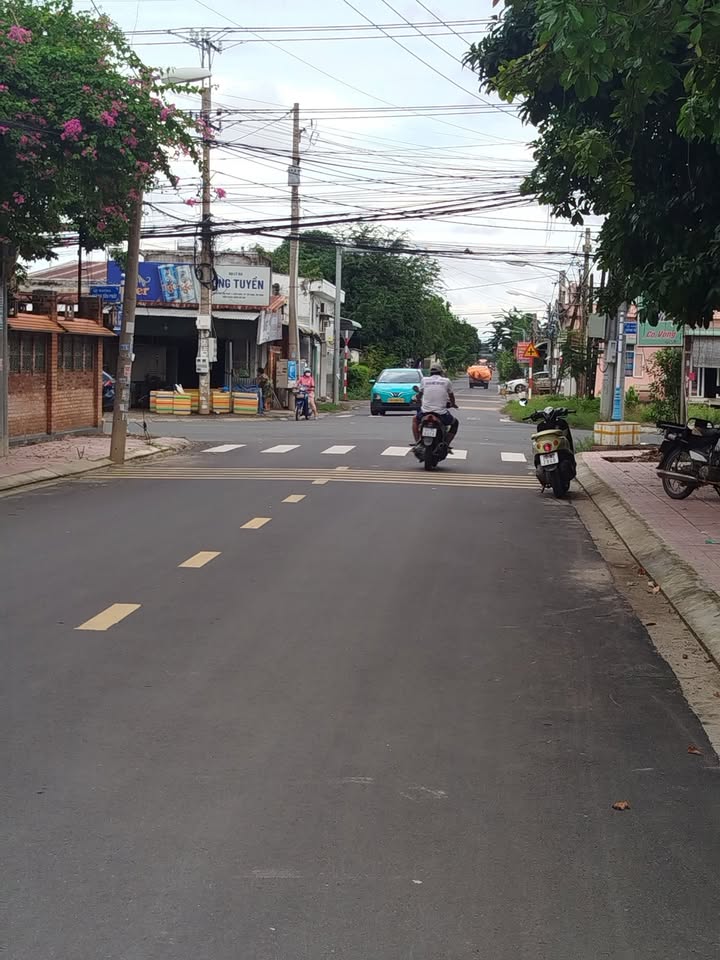 Bán nhà mặt tiền đường Phan Đình Giót, 128m² giá 2.15 tỷ - Kinh doanh thuận lợi!