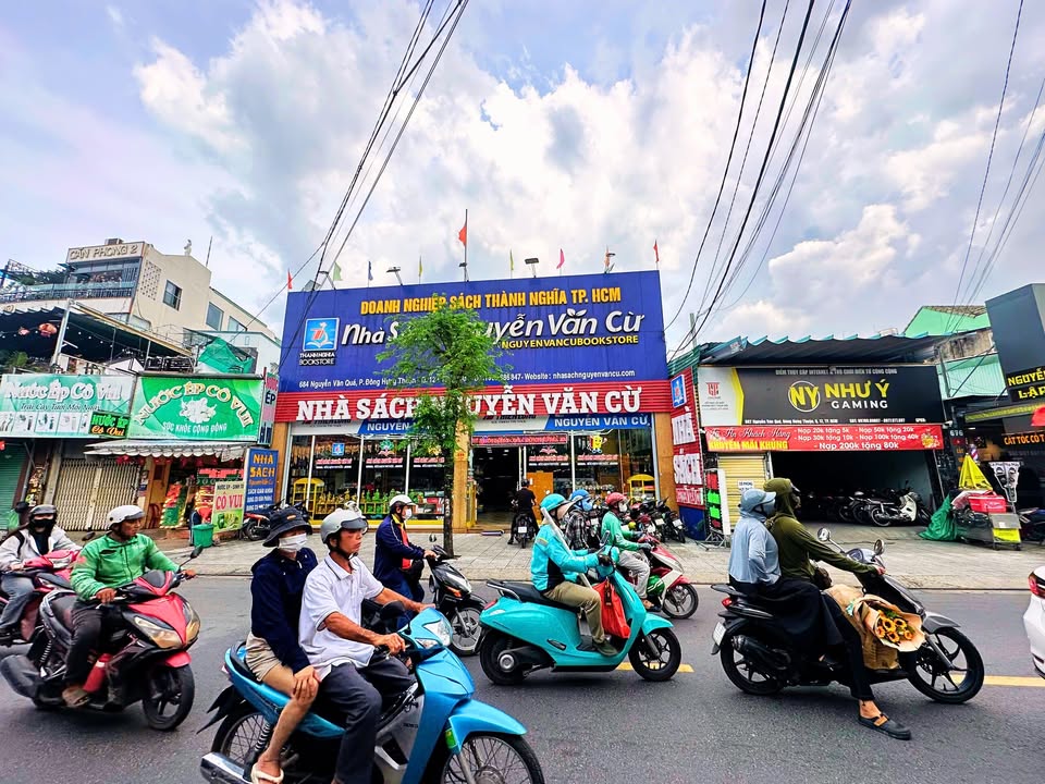 Cho thuê nhà mặt tiền 684 Nguyễn Văn Quá, Quận 12, 980m² - Phù hợp kinh doanh đa ngành!