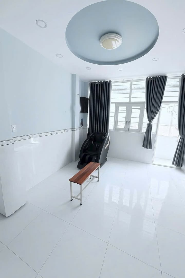 Nhà 3 tầng hẻm xe tải 8m, Lô Tư, 24m² giá 3 tỷ - Kinh doanh thuận lợi!