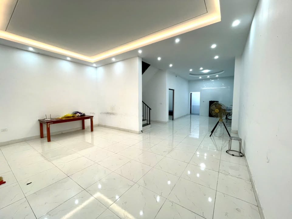 Nhà 3 tầng cho thuê đường Nguyễn Cảnh Hoan, 134m² chỉ 15 triệu/tháng - Thích hợp kinh doanh hoặc ở